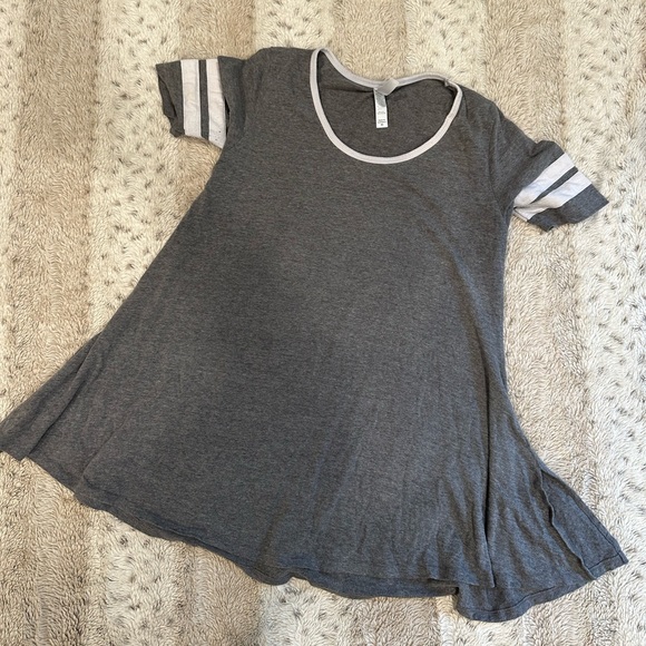 Lularoe Perfect T - Picture 1 of 3